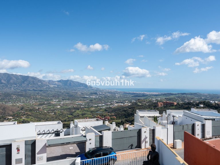 Villa for Sale in La Mairena, Malaga 49