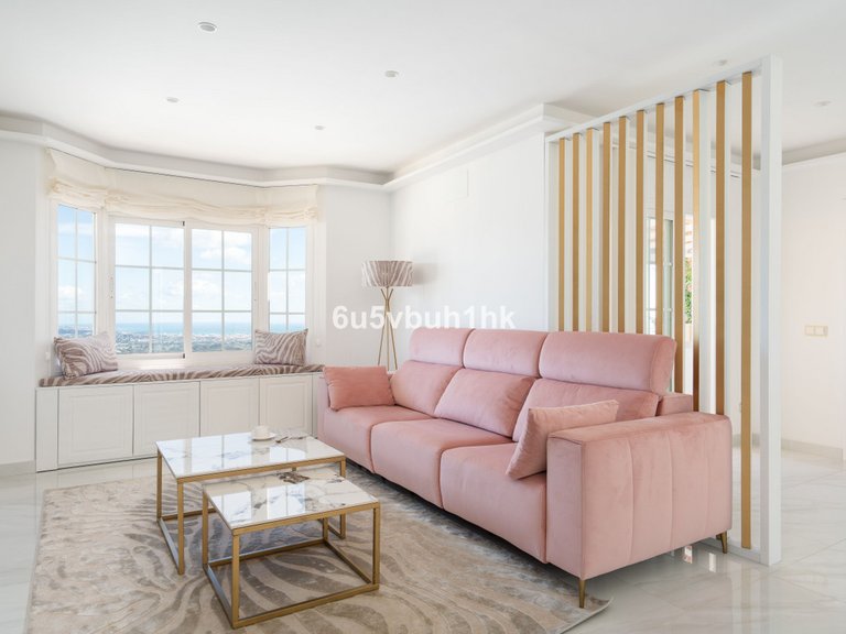 Villa for Sale in La Mairena, Malaga 5