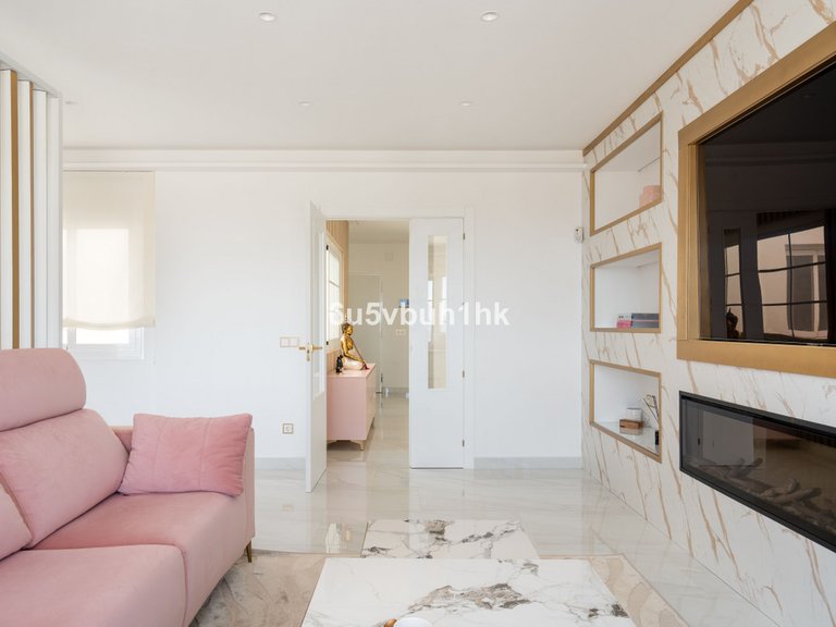 Villa for Sale in La Mairena, Malaga 6