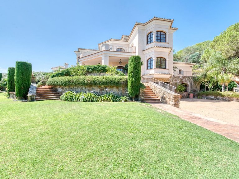 Villa for Sale in Sotogrande, Cadiz 2
