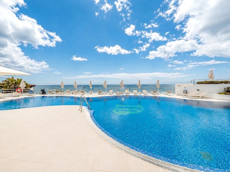 Apartment for Sale in New Golden Mile, Malaga 1