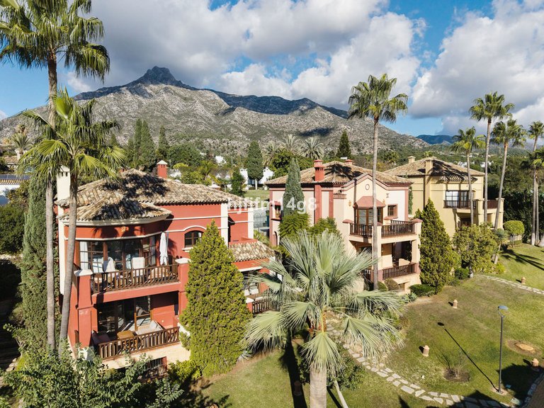 Villa for Sale in The Golden Mile, Malaga 1