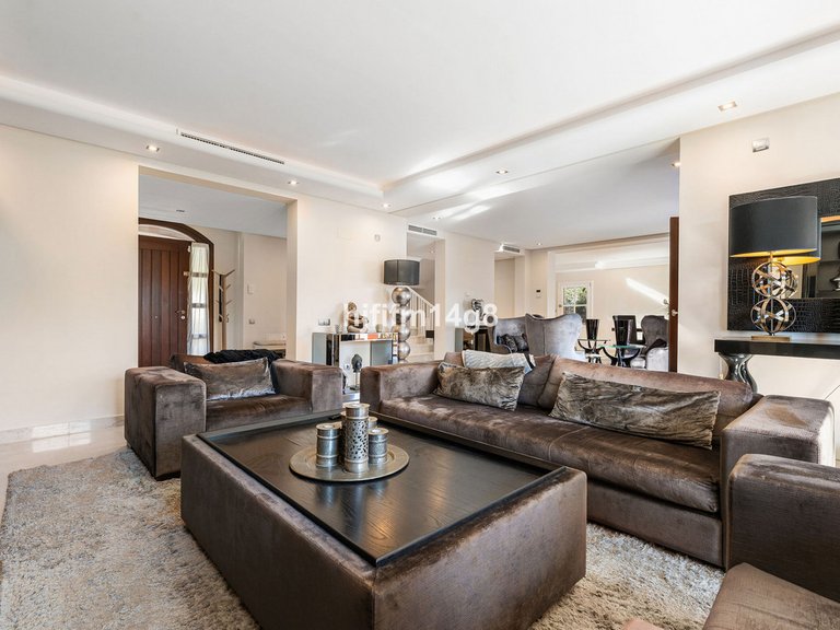 Villa for Sale in The Golden Mile, Malaga 20