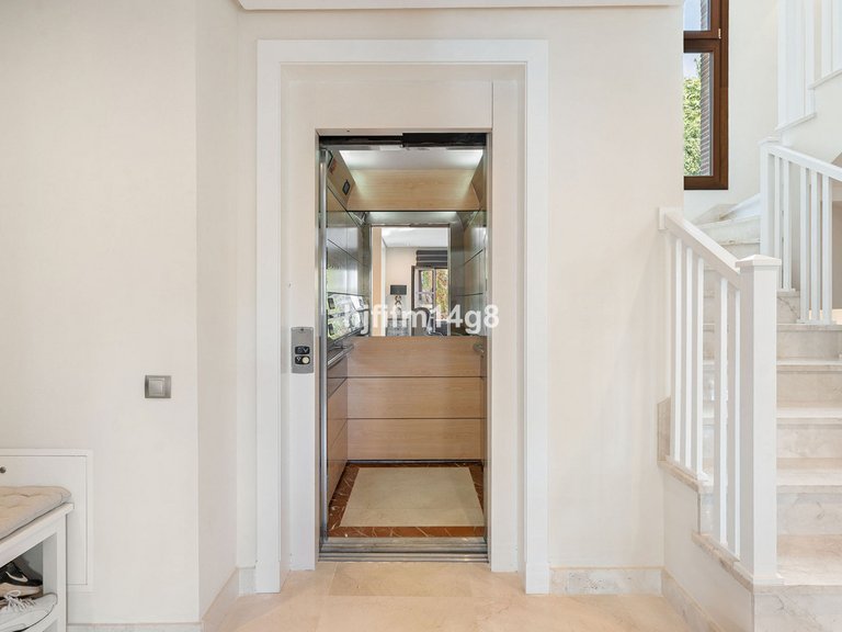 Villa for Sale in The Golden Mile, Malaga 22
