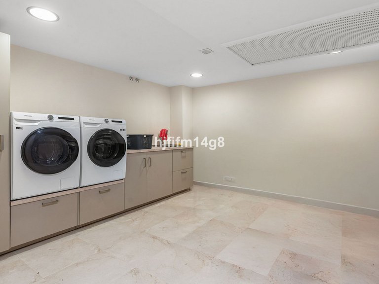 Villa for Sale in The Golden Mile, Malaga 23