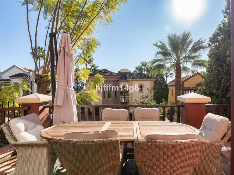 Villa for Sale in The Golden Mile, Malaga 25
