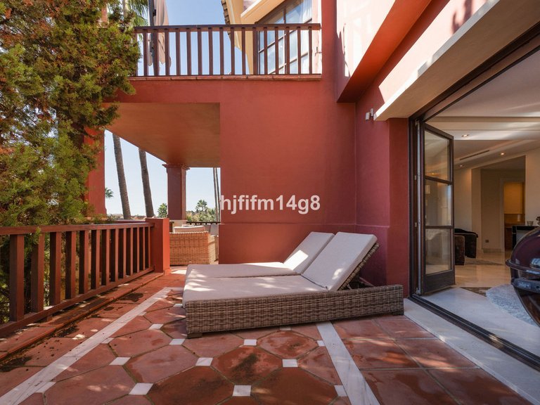Villa for Sale in The Golden Mile, Malaga 26