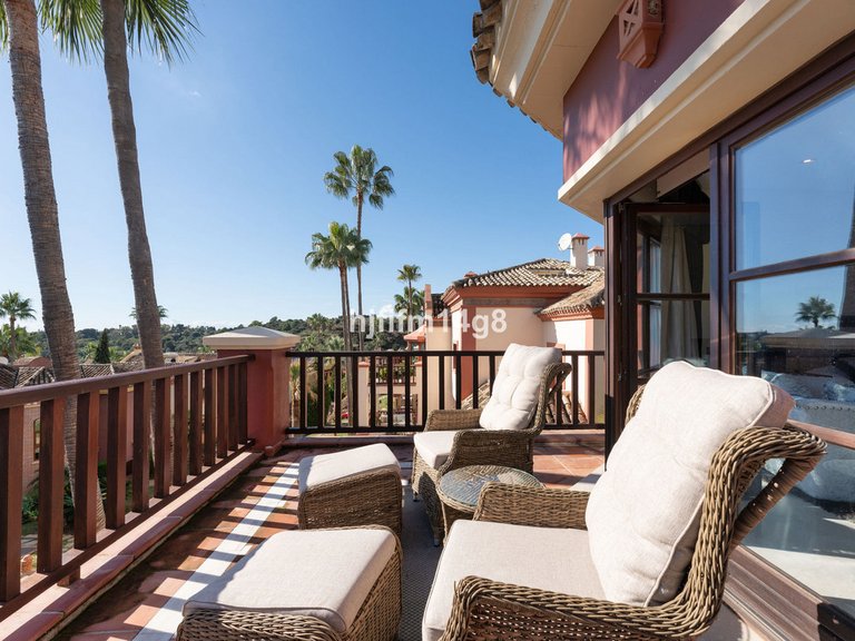 Villa for Sale in The Golden Mile, Malaga 4