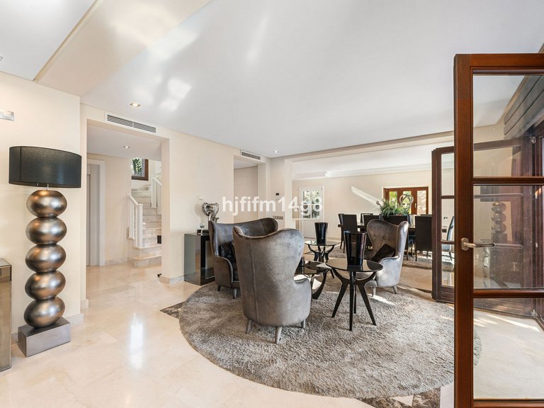 Villa for Sale in The Golden Mile, Malaga 7