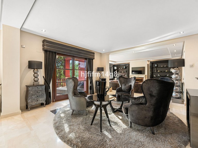Villa for Sale in The Golden Mile, Malaga 8