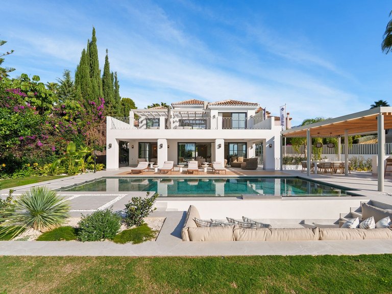 Villa for Sale in Benahavís, Malaga 1