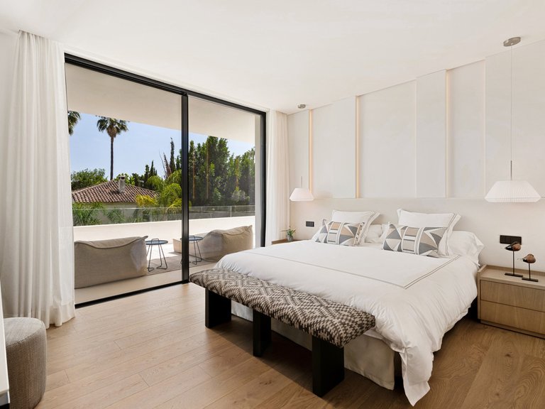 Villa for Sale in Nueva Andalucía, Malaga 13