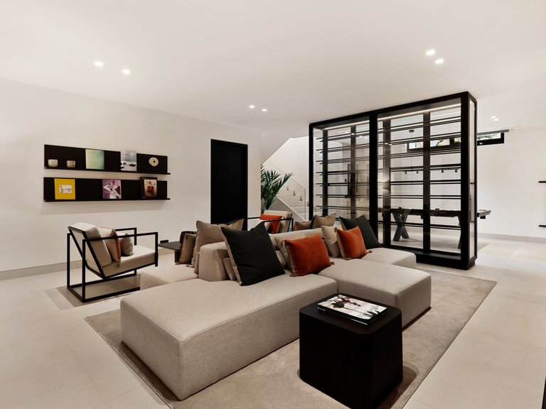 Villa for Sale in Nueva Andalucía, Malaga 21