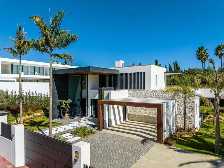 Villa for Sale in Nueva Andalucía, Malaga 25