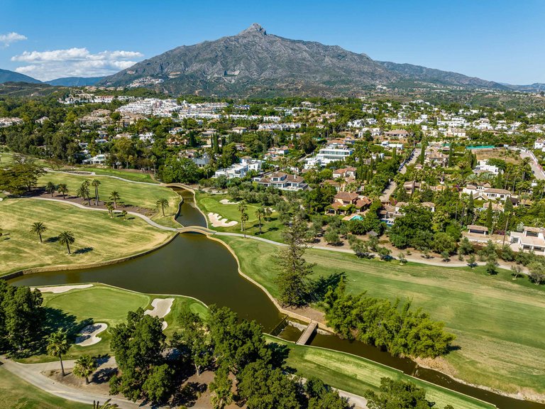 Villa for Sale in Nueva Andalucía, Malaga 26