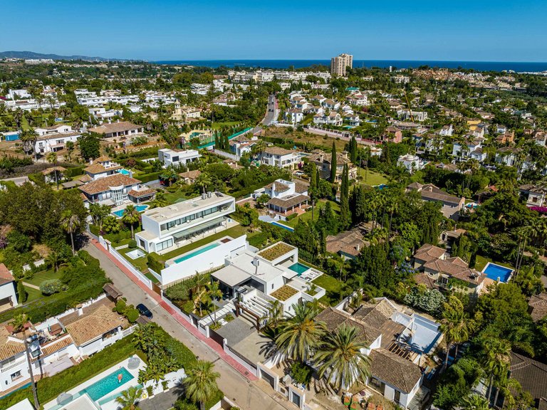 Villa for Sale in Nueva Andalucía, Malaga 29