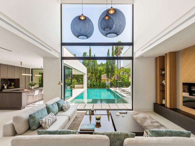 Villa for Sale in Nueva Andalucía, Malaga 3