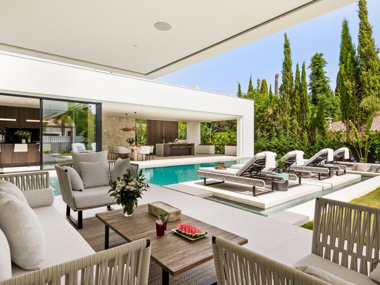 Villa for Sale in Nueva Andalucía, Malaga 4