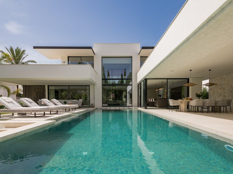 Villa for Sale in Nueva Andalucía, Malaga 5
