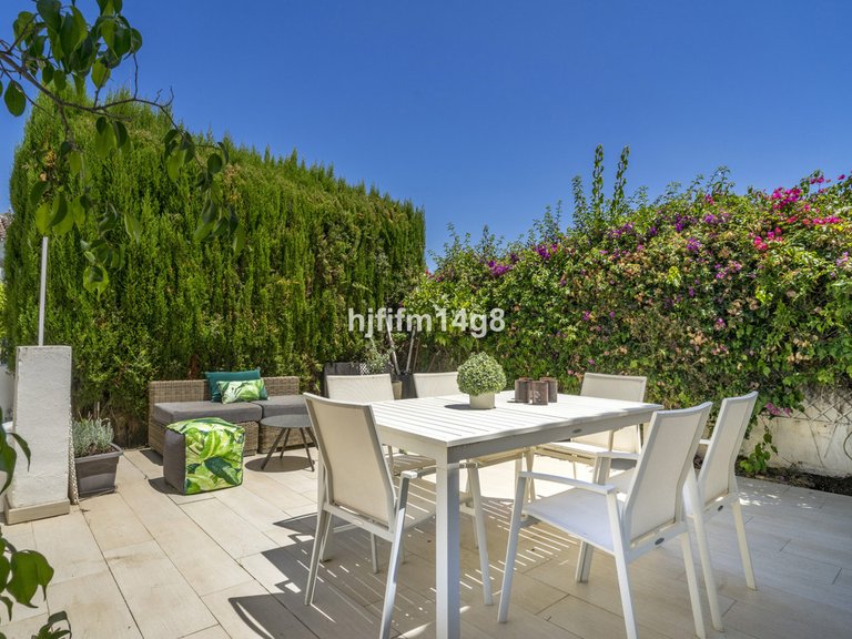 Villa for Sale in Nueva Andalucía, Malaga 1