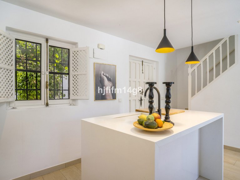 Villa for Sale in Nueva Andalucía, Malaga 18