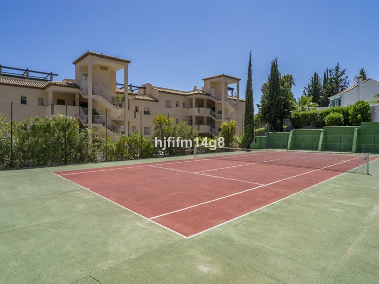 Villa for Sale in Nueva Andalucía, Malaga 25