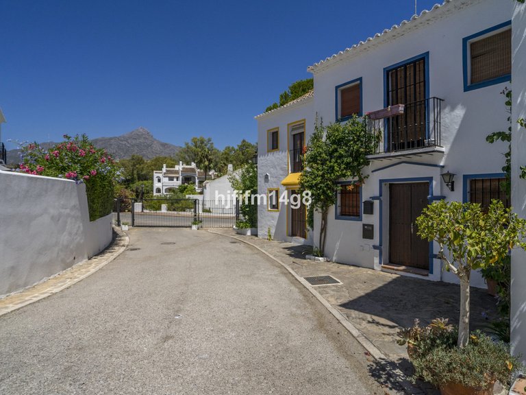 Villa for Sale in Nueva Andalucía, Malaga 27