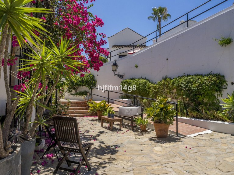Villa for Sale in Nueva Andalucía, Malaga 29