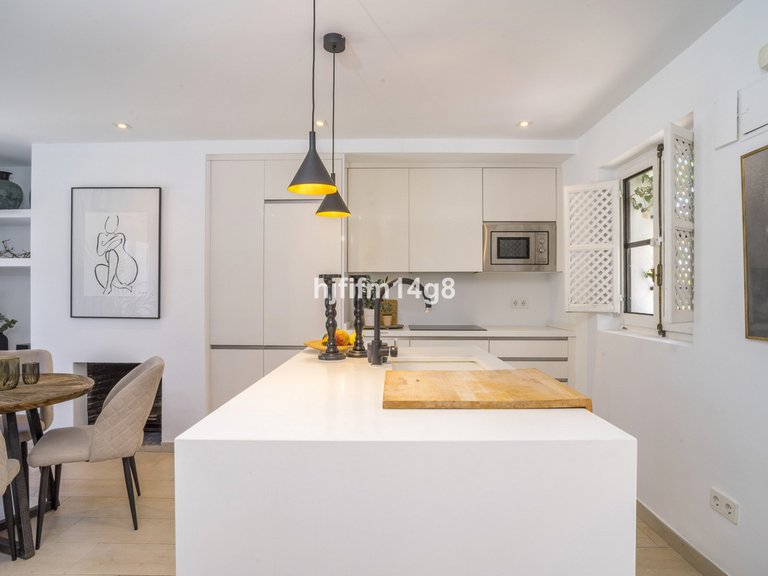 Villa for Sale in Nueva Andalucía, Malaga 4