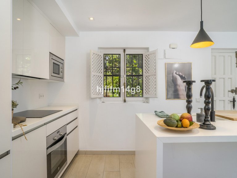 Villa for Sale in Nueva Andalucía, Malaga 9