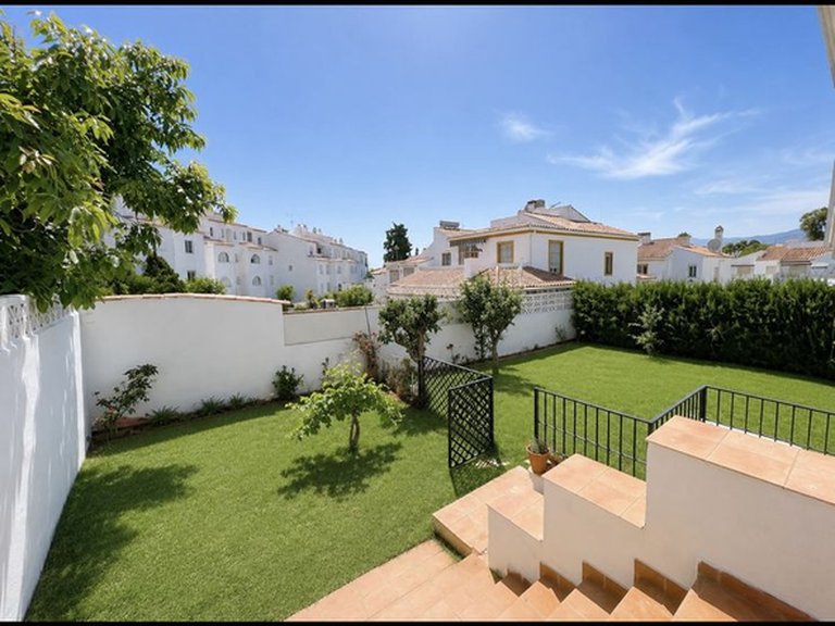 Villa for Sale in Estepona, Malaga 11