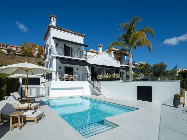 Villa for Sale in La Quinta, Malaga 1