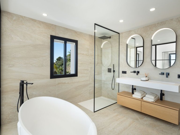 Villa for Sale in La Quinta, Malaga 10