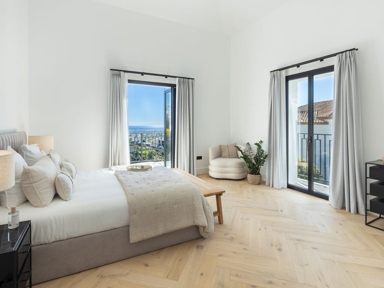 Villa for Sale in La Quinta, Malaga 11