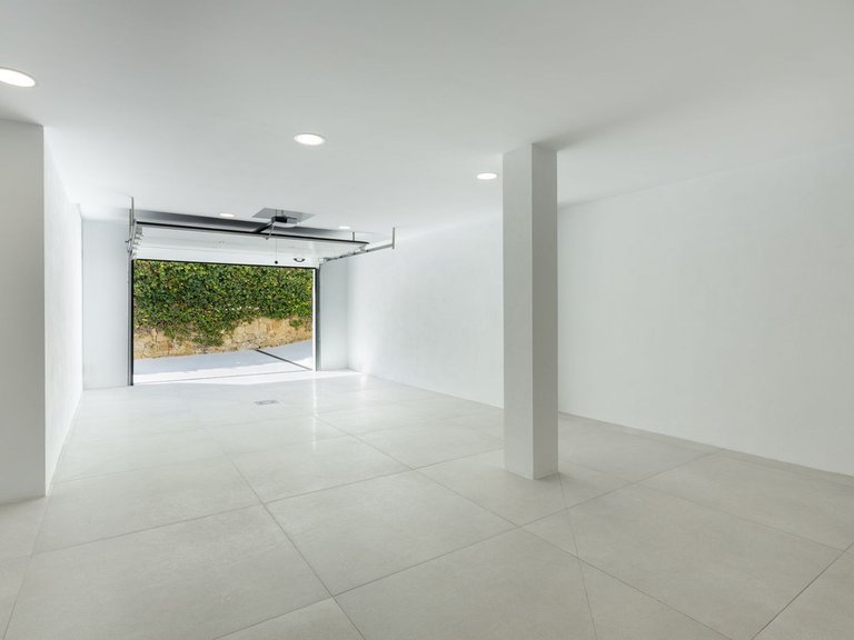 Villa for Sale in La Quinta, Malaga 16