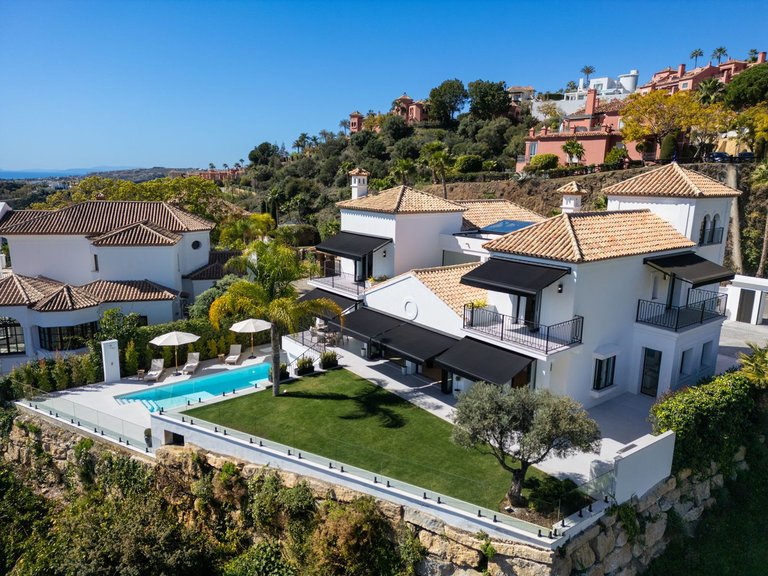 Villa for Sale in La Quinta, Malaga 21