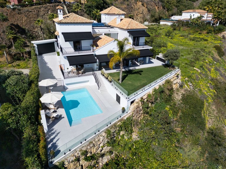 Villa for Sale in La Quinta, Malaga 22