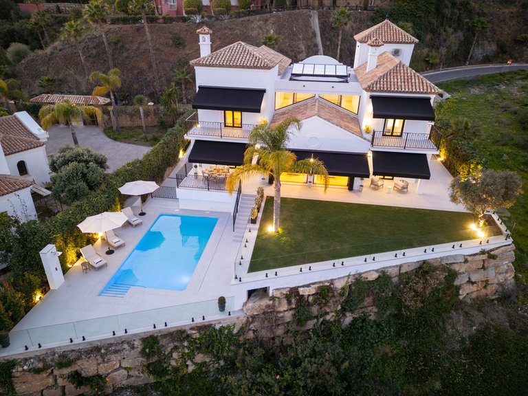 Villa for Sale in La Quinta, Malaga 23