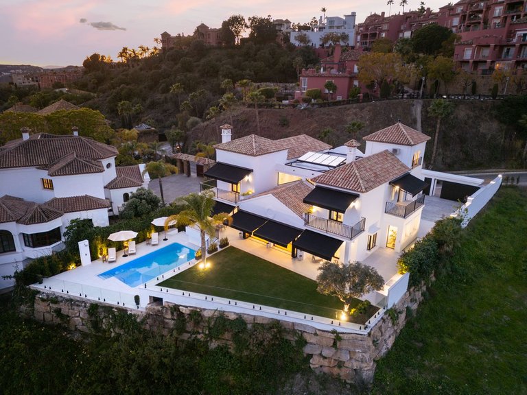 Villa for Sale in La Quinta, Malaga 24