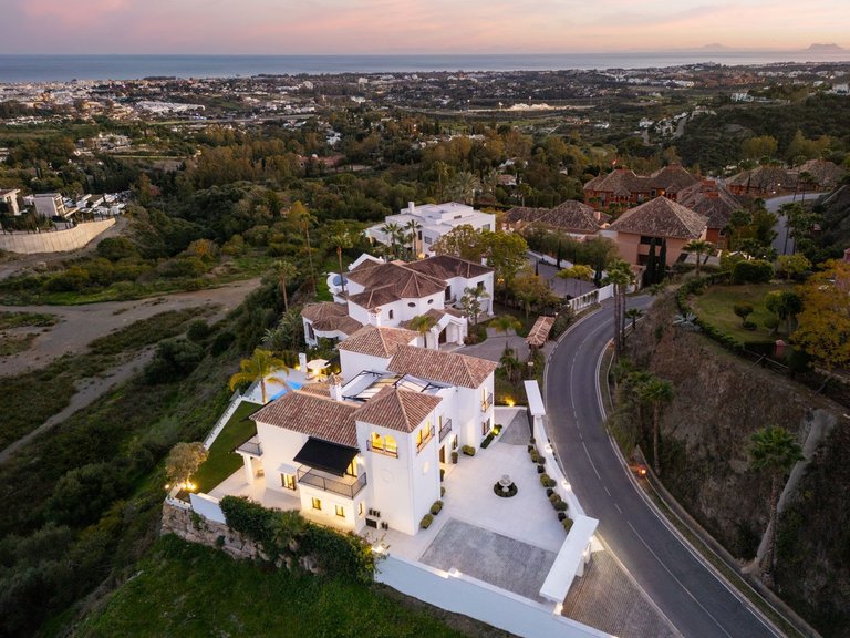 Villa for Sale in La Quinta, Malaga 25