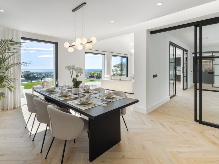 Villa for Sale in La Quinta, Malaga 4
