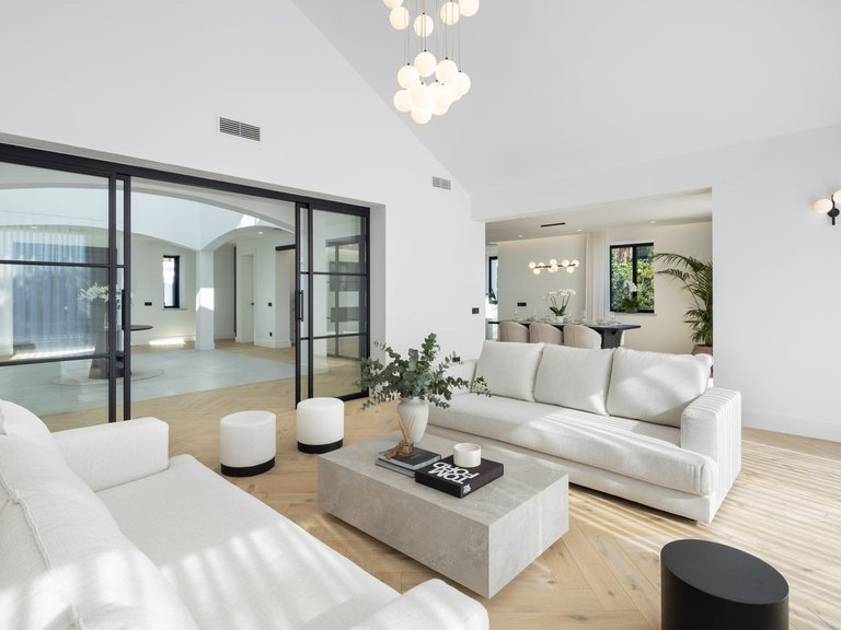 Villa for Sale in La Quinta, Malaga 6