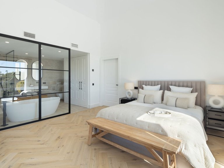 Villa for Sale in La Quinta, Malaga 9