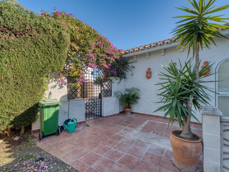 Villa for Sale in Nueva Andalucía, Malaga 10