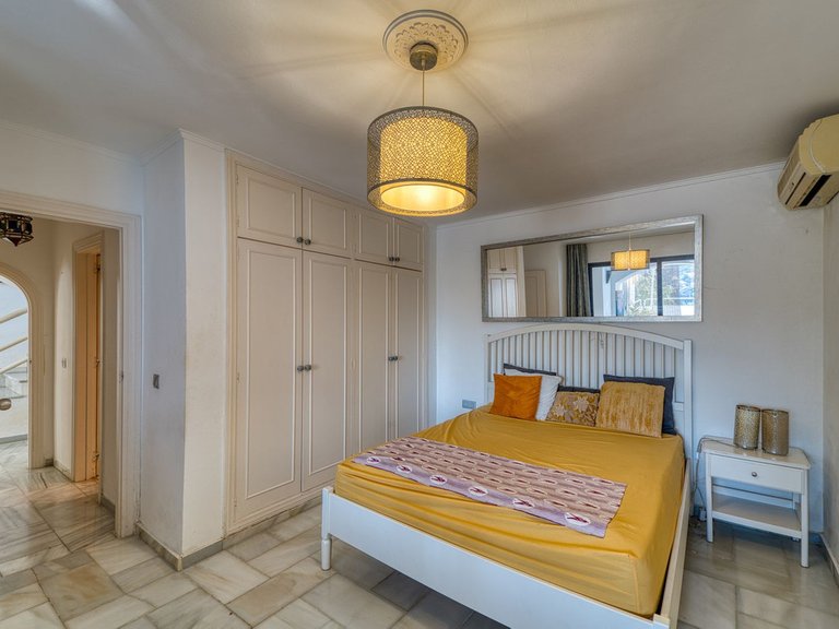 Villa for Sale in Nueva Andalucía, Malaga 12