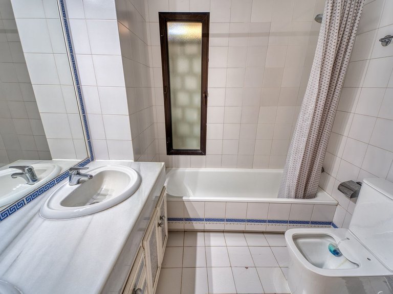 Villa for Sale in Nueva Andalucía, Malaga 18