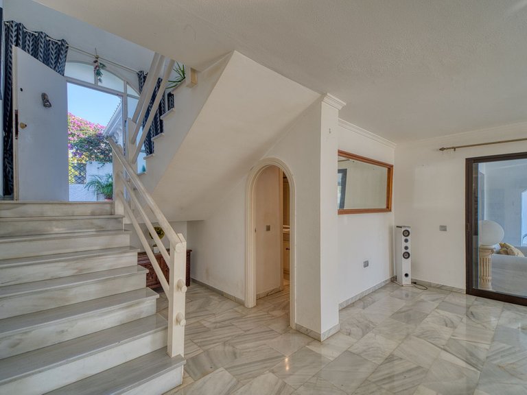 Villa for Sale in Nueva Andalucía, Malaga 19
