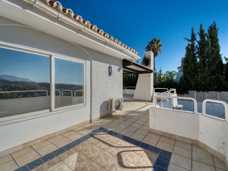 Villa for Sale in Nueva Andalucía, Malaga 23