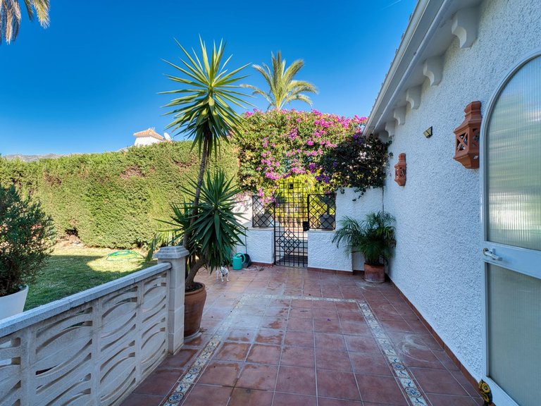 Villa for Sale in Nueva Andalucía, Malaga 28