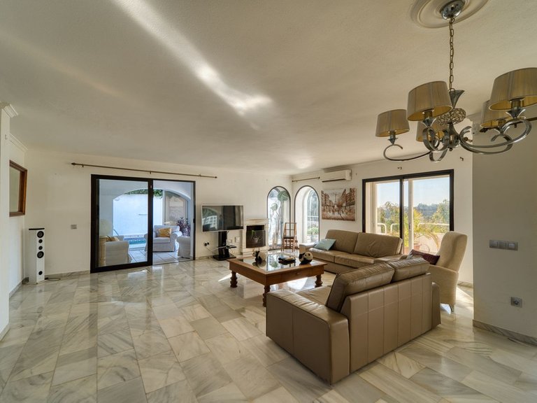 Villa for Sale in Nueva Andalucía, Malaga 3